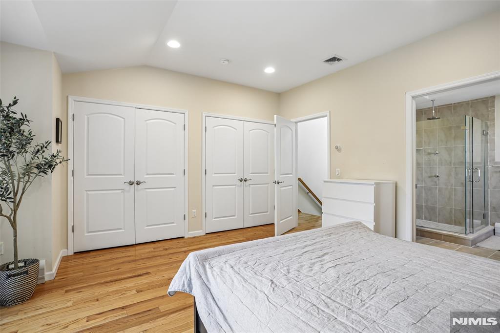 174 Fort Lee Road B