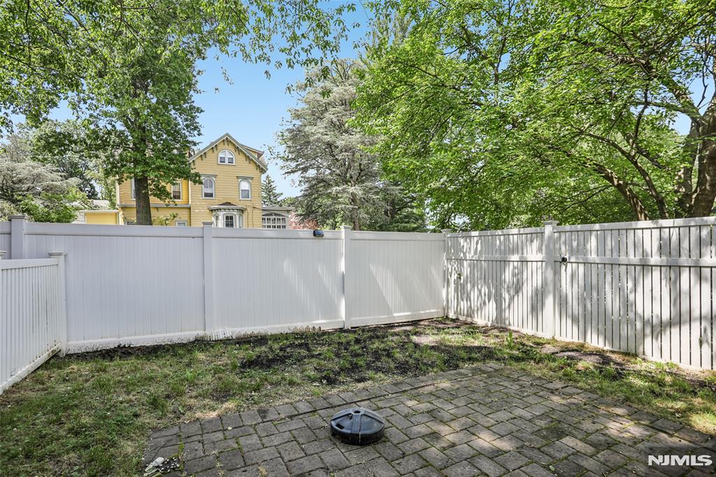 174 Fort Lee Road B