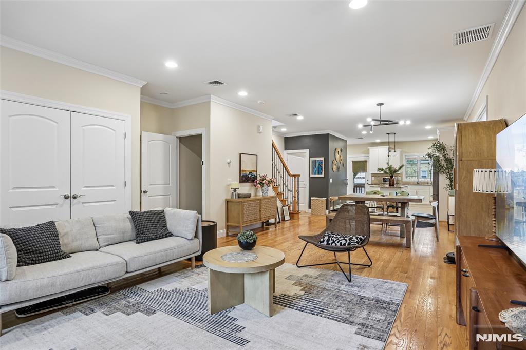174 Fort Lee Road B