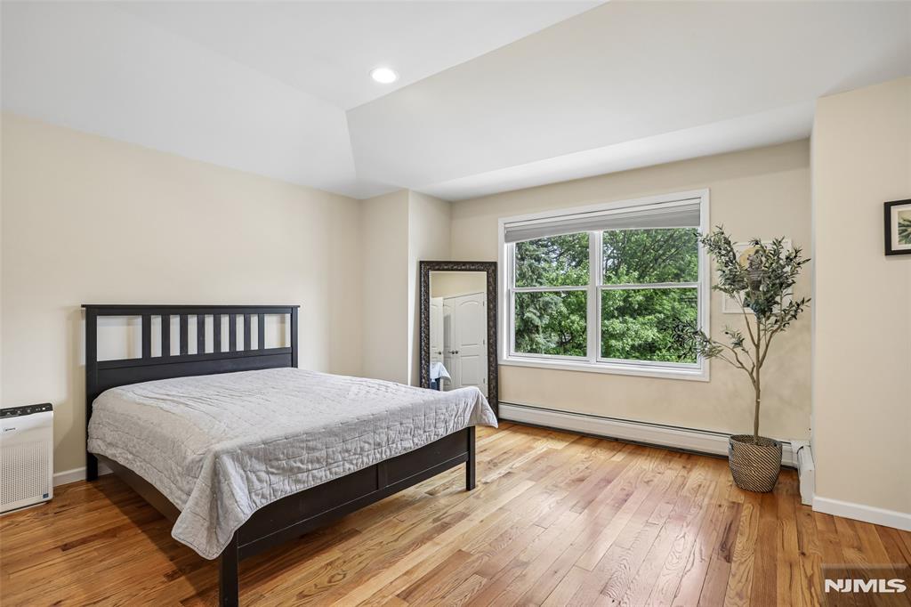 174 Fort Lee Road B