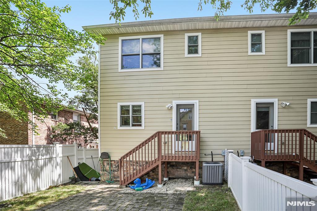 174 Fort Lee Road B