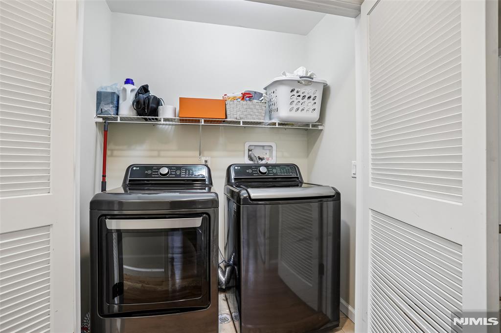 174 Fort Lee Road B