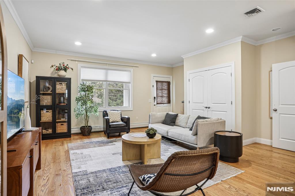 174 Fort Lee Road B
