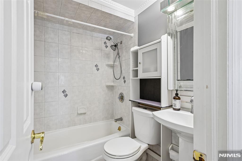 12-22 Sumner Place