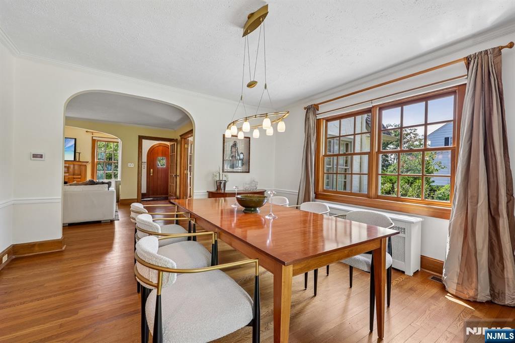 402 Mountain Avenue