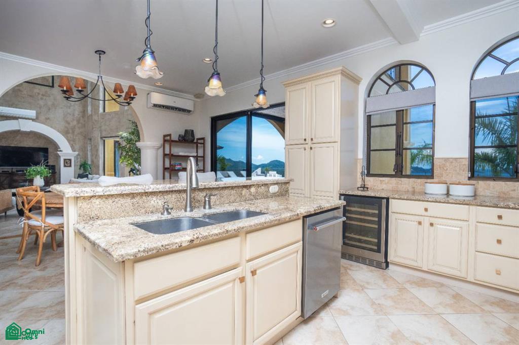 Casa Loro - Luxury Oceanview Estate