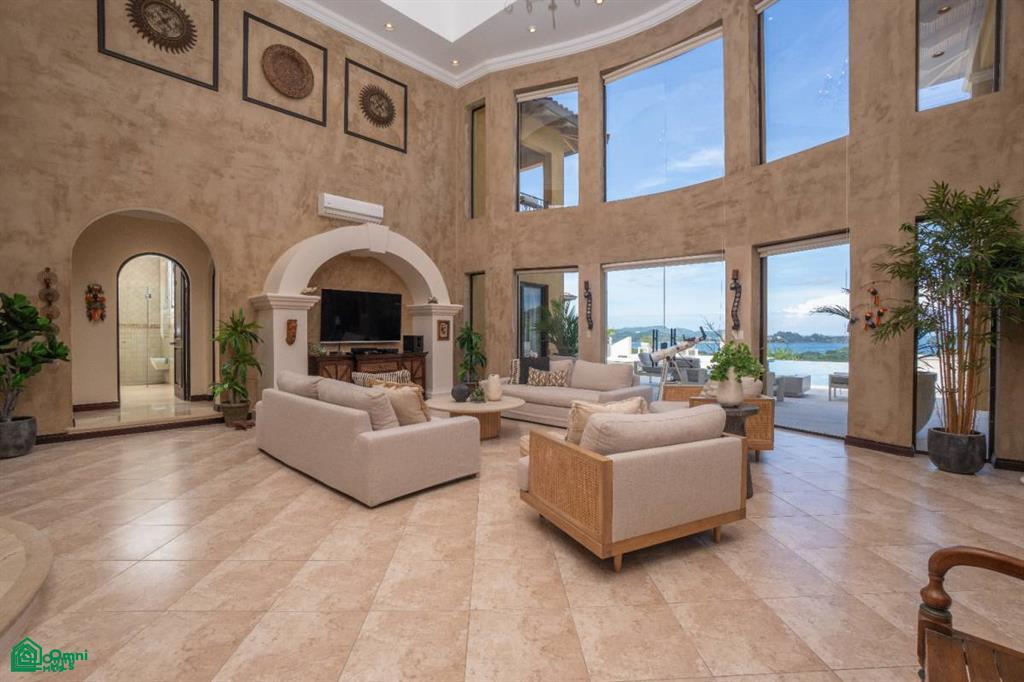 Casa Loro - Luxury Oceanview Estate