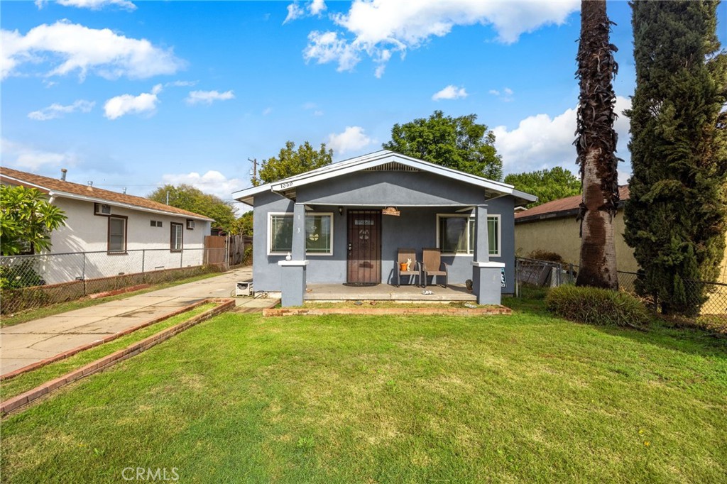1039 E Elma