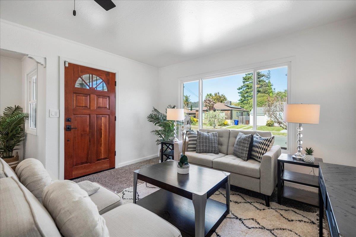 829 Ventura ST