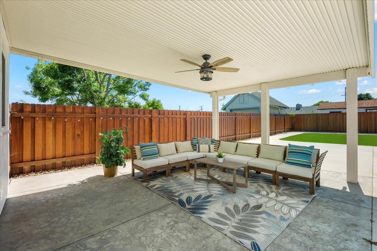 829 Ventura ST