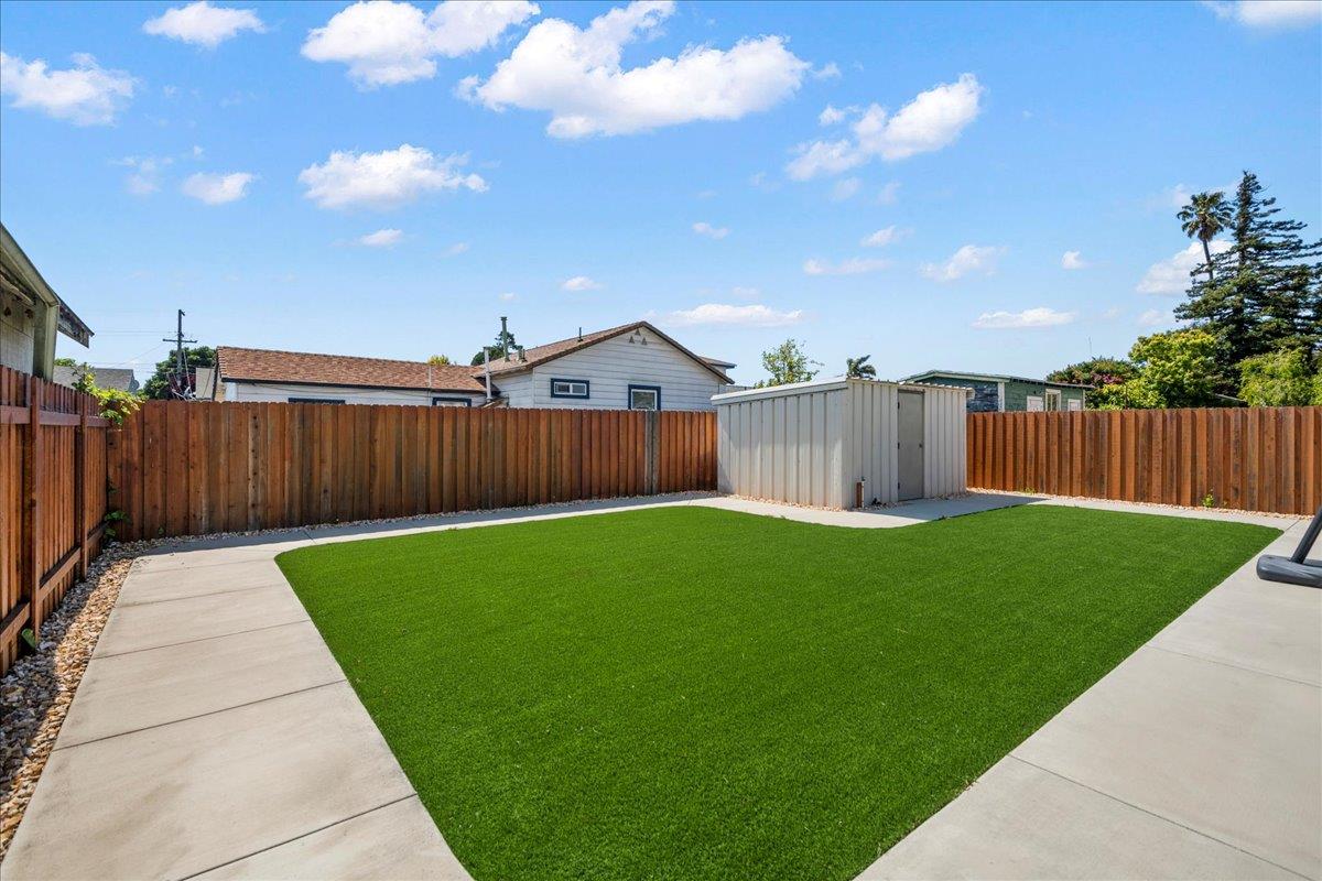 829 Ventura ST