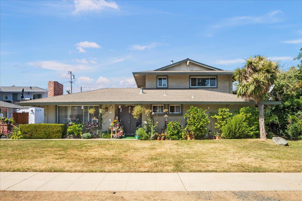 878 Castlewood DR | Fourplex