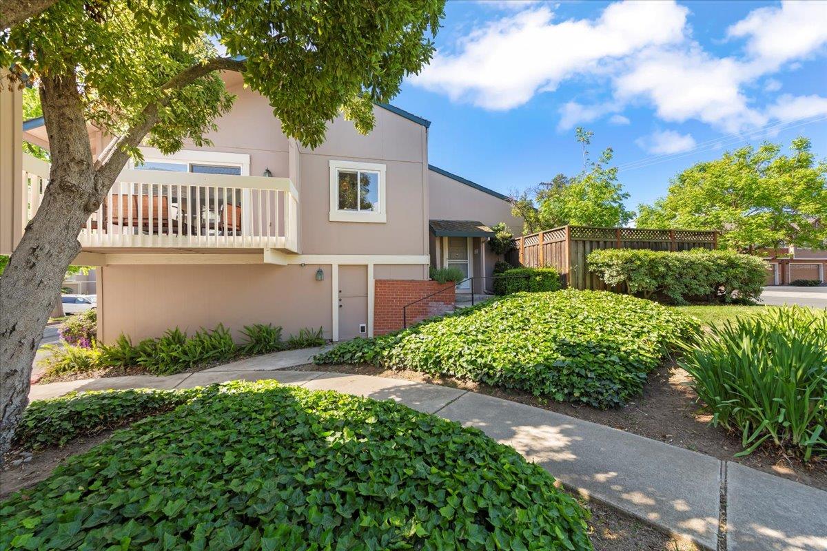 1325 Merrivale West SQ