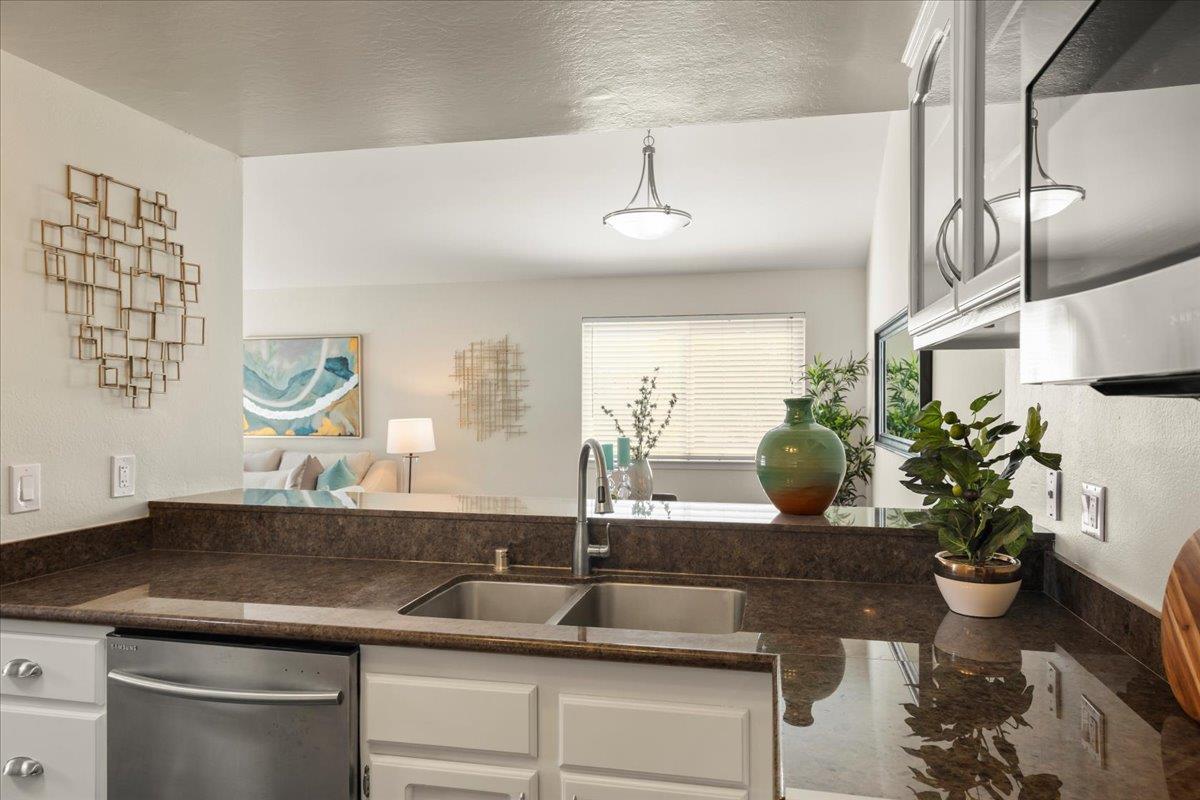 1325 Merrivale West SQ