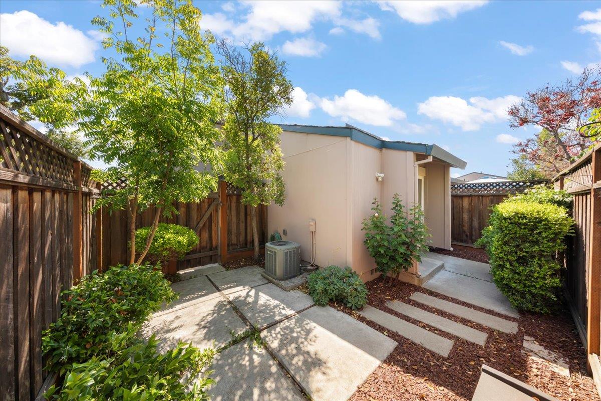 1325 Merrivale West SQ