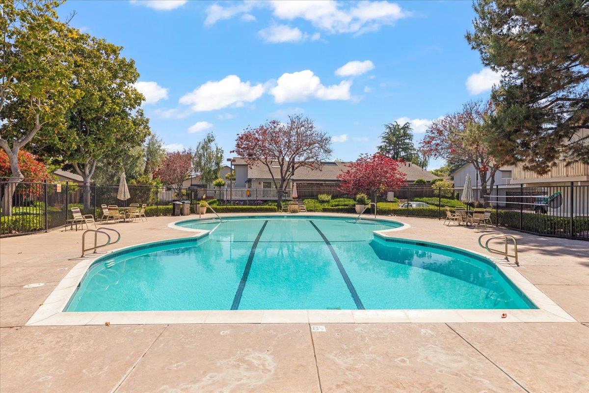 1325 Merrivale West SQ