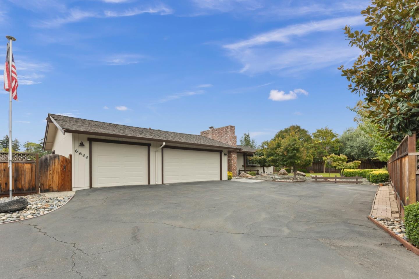 6644 Crystal Springs DR