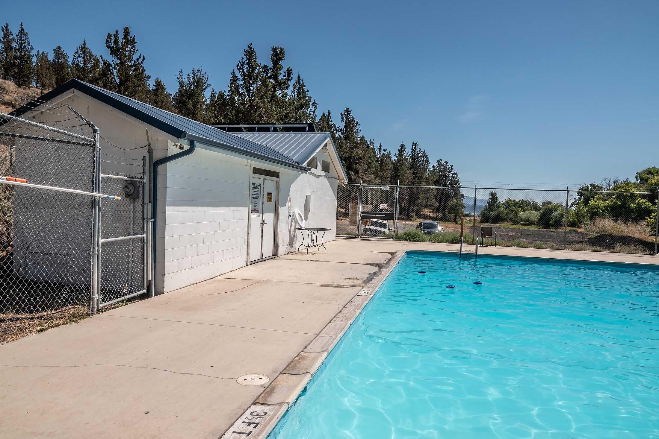 TL 700 NE Irvine Avenue