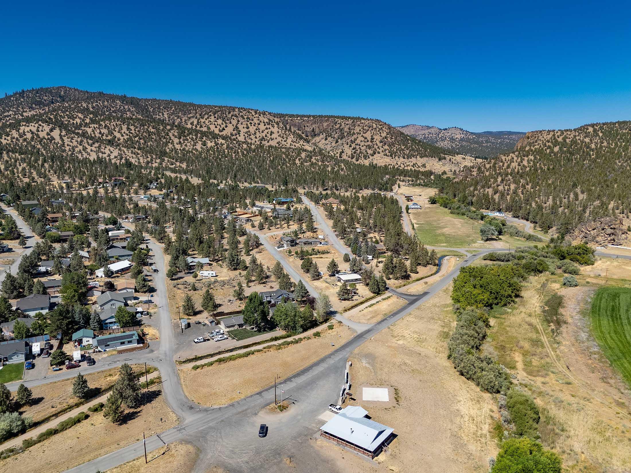 TL 700 NE Irvine Avenue