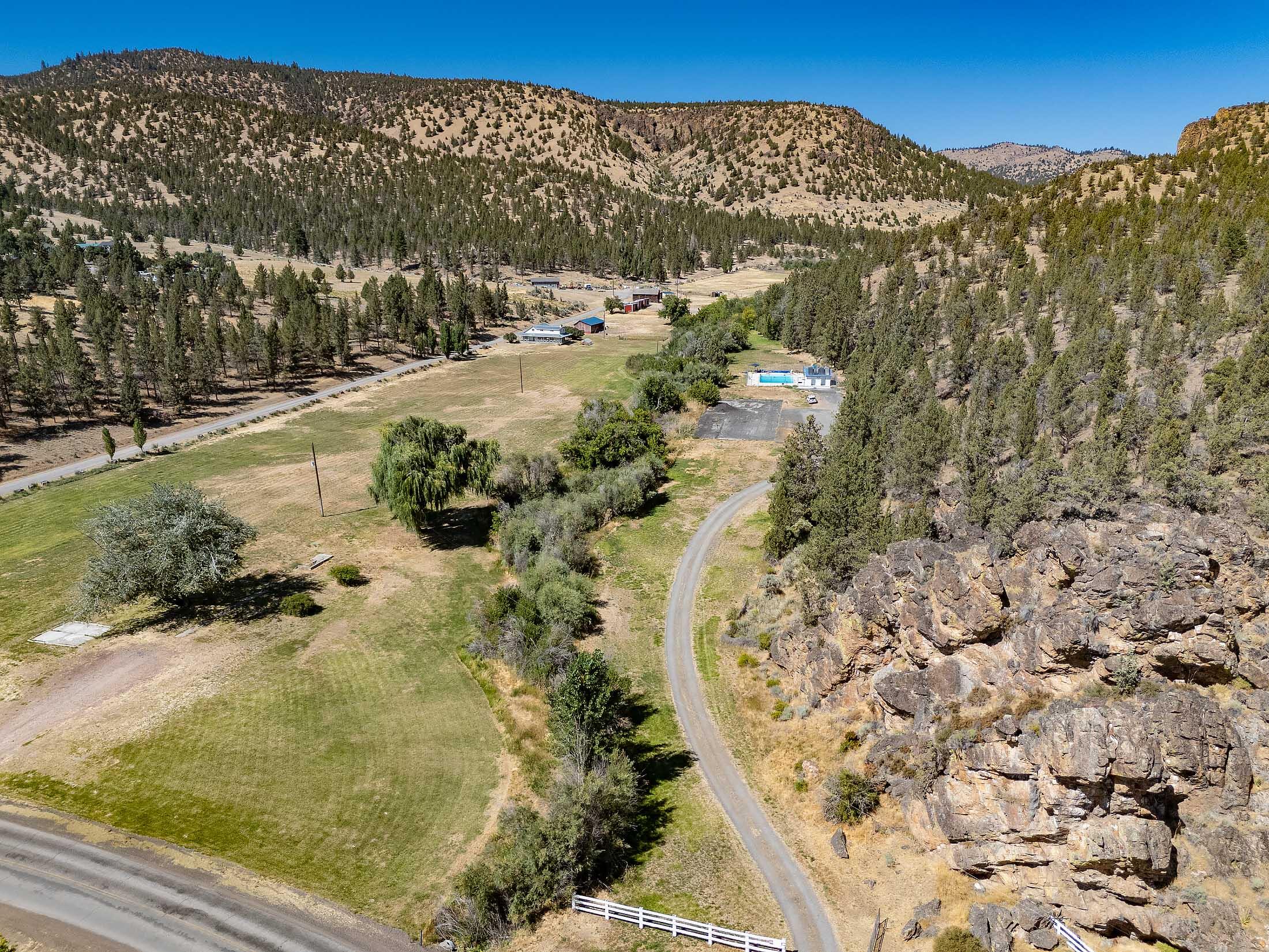 TL 700 NE Irvine Avenue