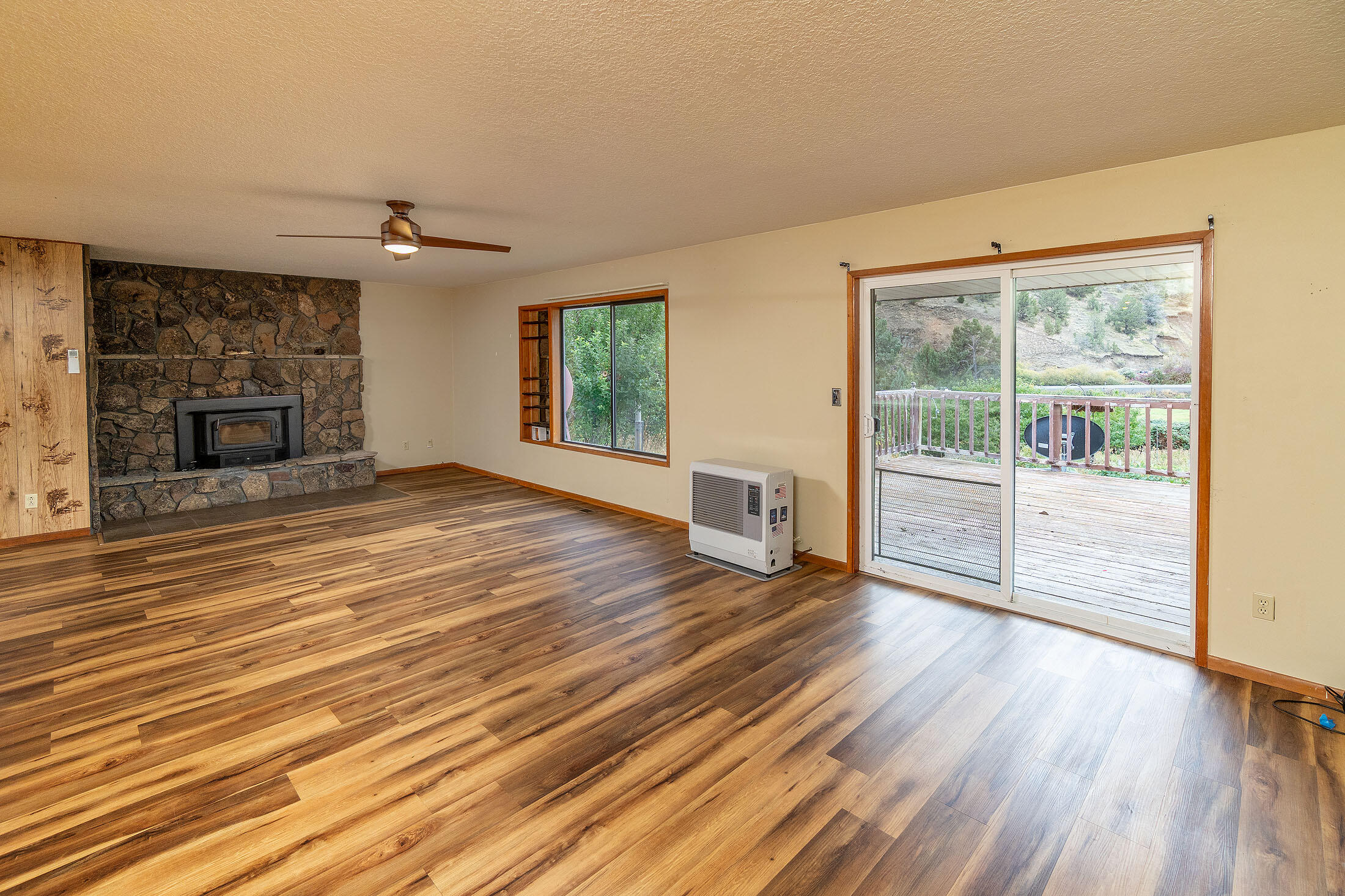 33084 Cougar Mountain Road, Mitchell