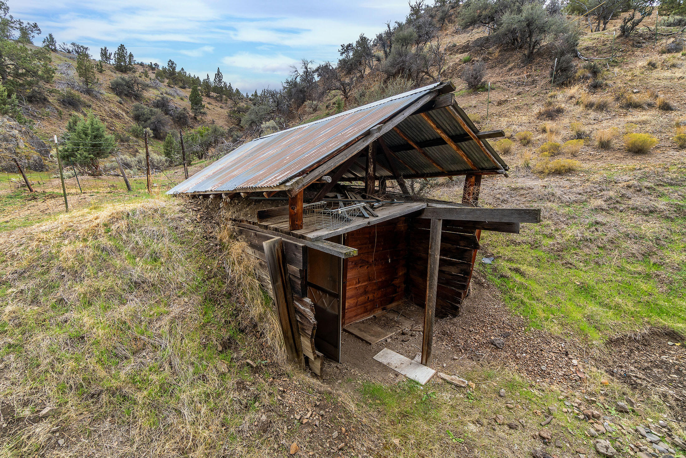 33084 Cougar Mountain Road, Mitchell