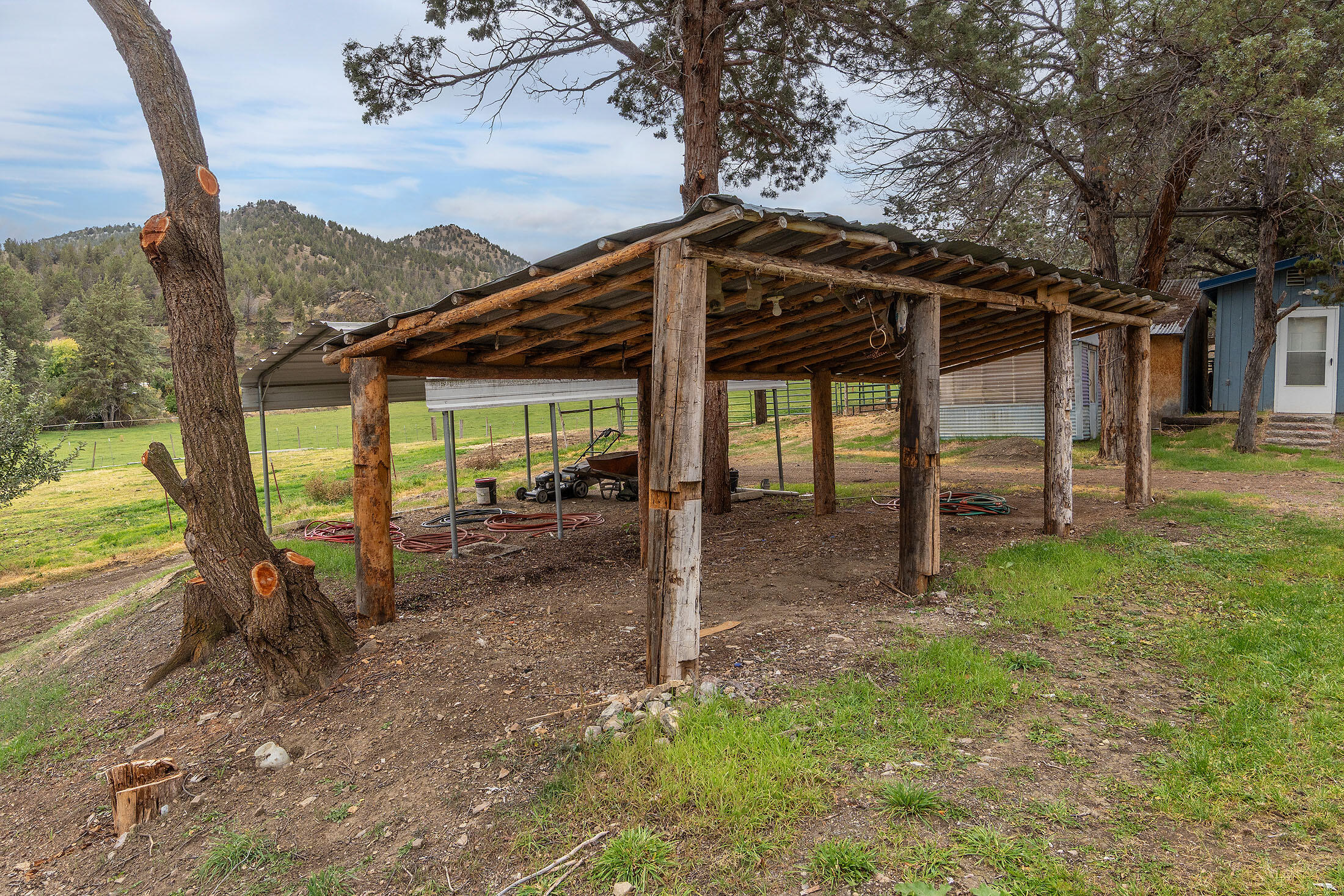 33084 Cougar Mountain Road, Mitchell