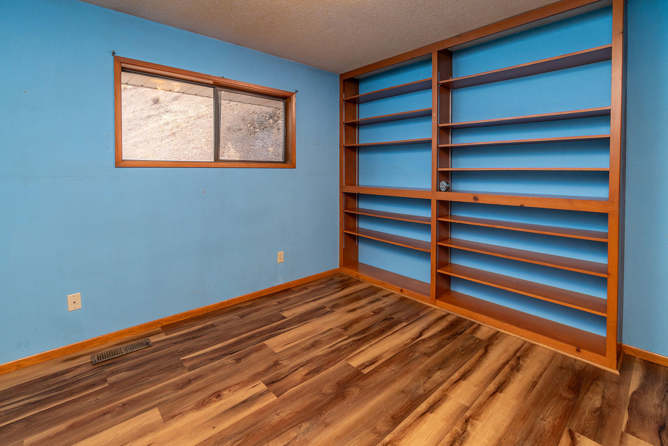 33084 Cougar Mountain Road, Mitchell