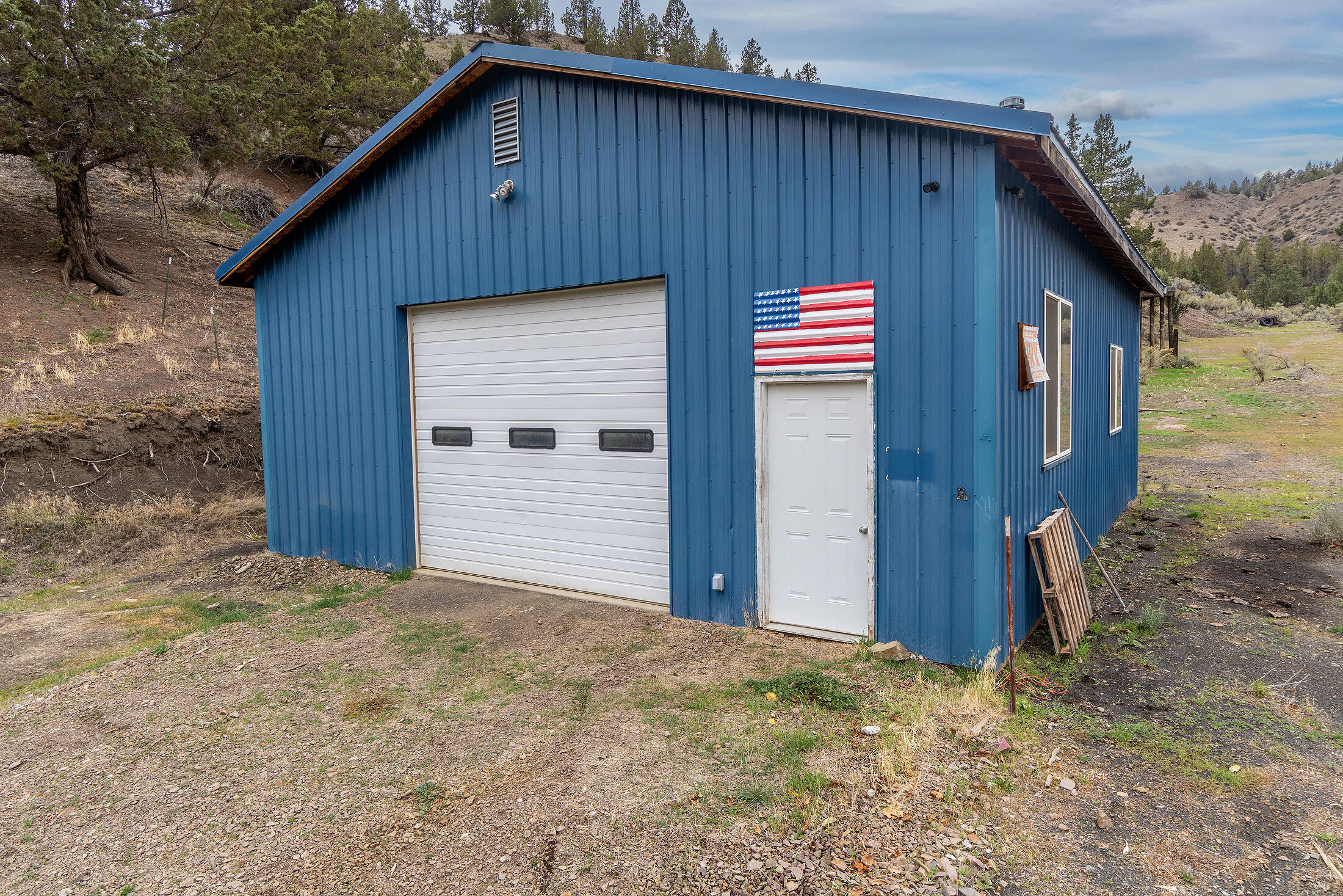 33084 Cougar Mountain Road, Mitchell