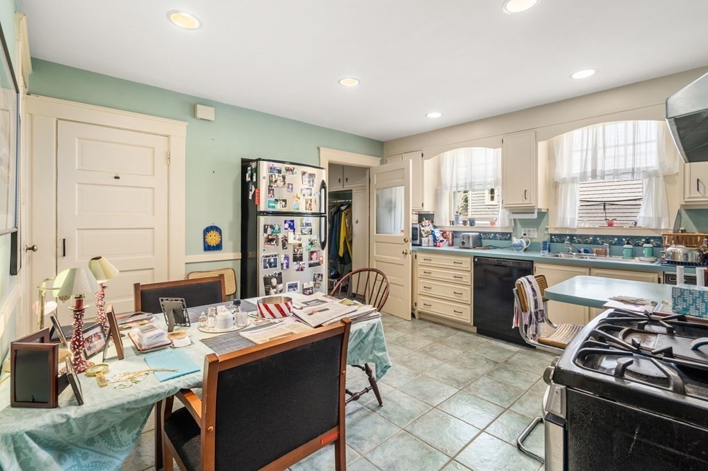 38 Cabot St