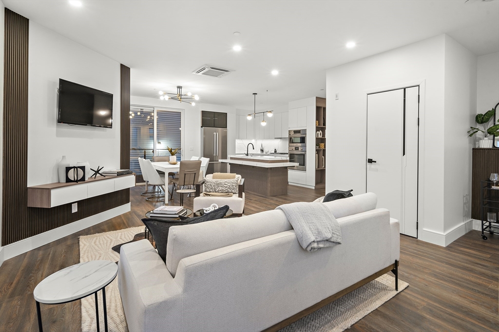 29 Woodford Street # 1