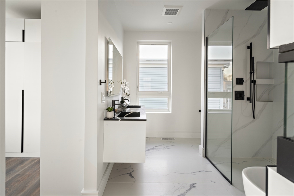 29 Woodford Street # 1