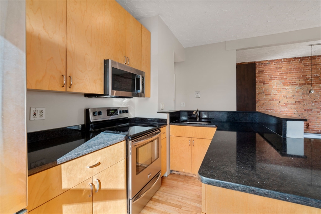 493 Massachusetts Ave # 3