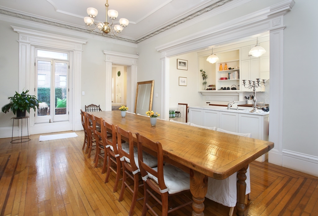 615 Massachusetts Ave # 2