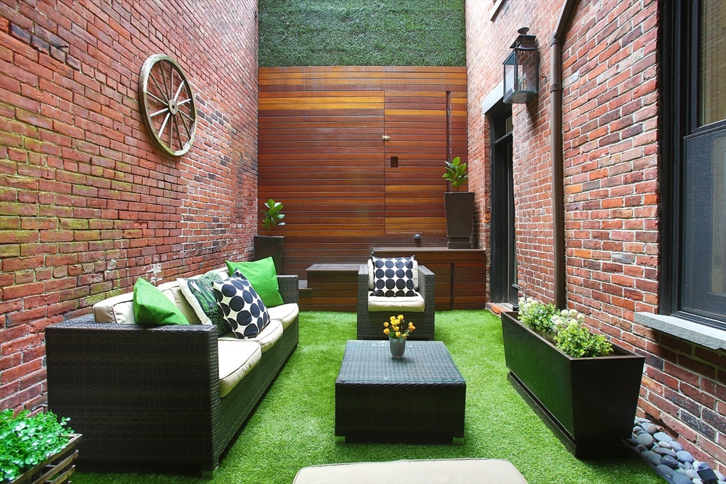 615 Massachusetts Ave # 2