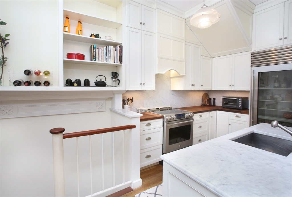 615 Massachusetts Ave # 2