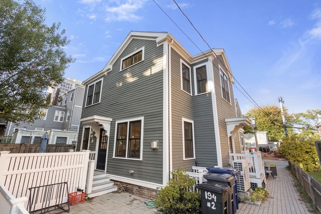 194 Franklin St # 2