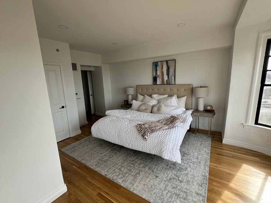 4 Charlesgate E # 706