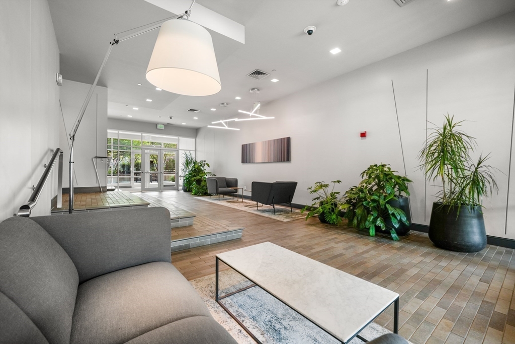 700 Harrison Ave # 610 Unit: PH-610