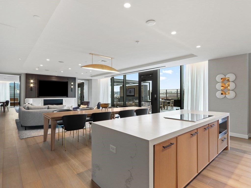 380 Harrison Ave Unit: 12 E