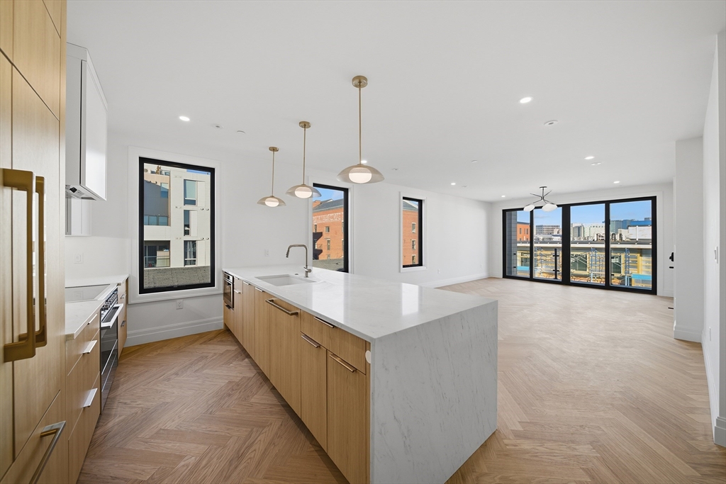 545 East 2nd St Unit: PH2