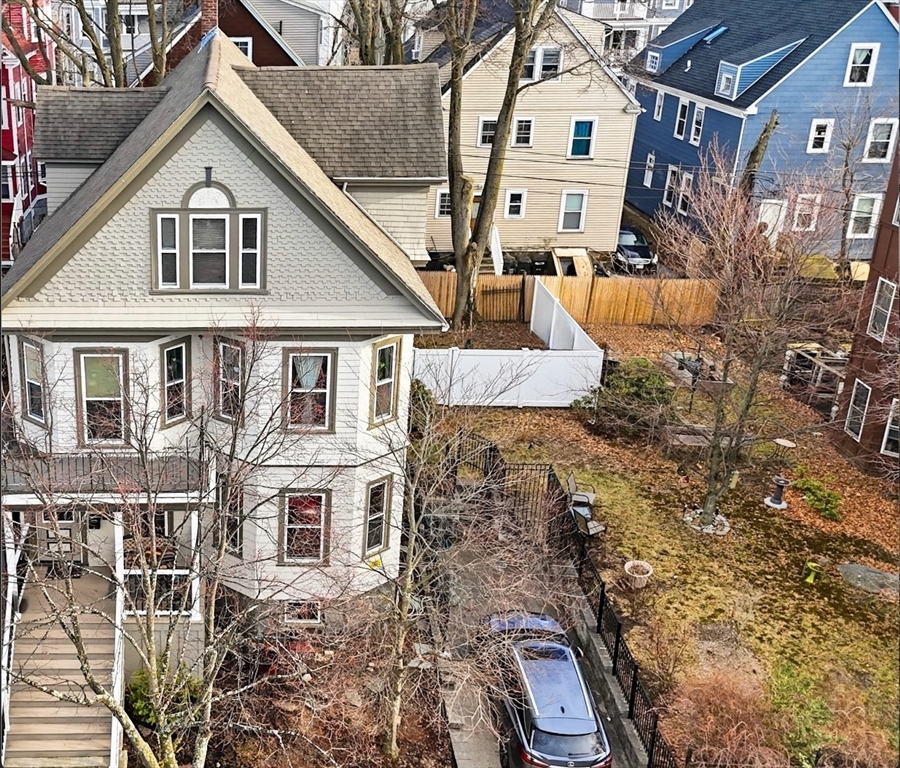 9 Edwin St