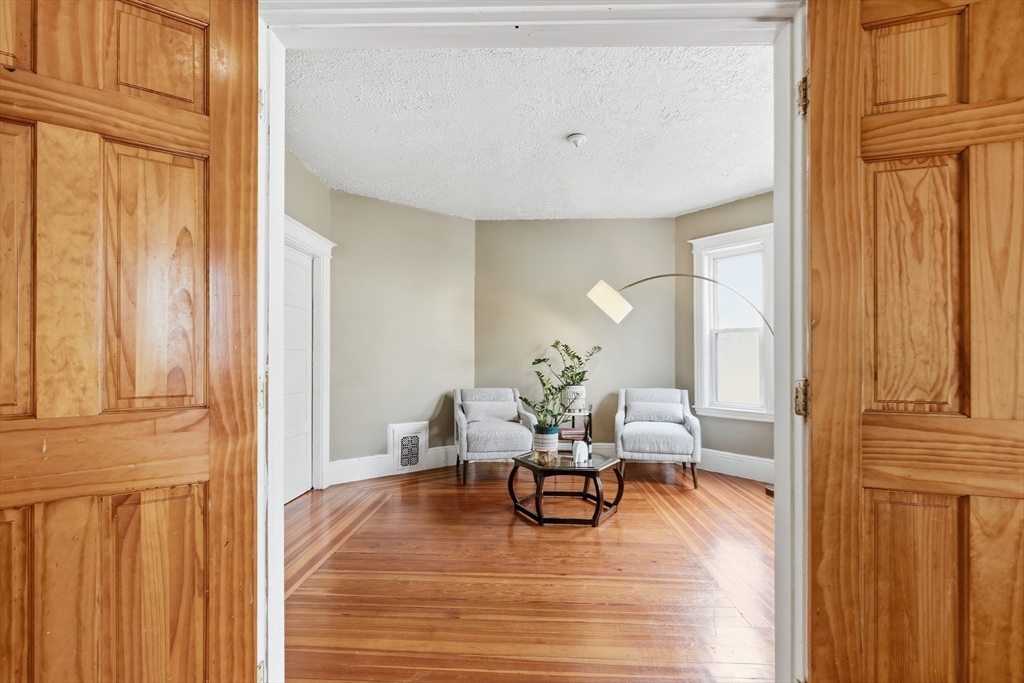 9 Edwin St