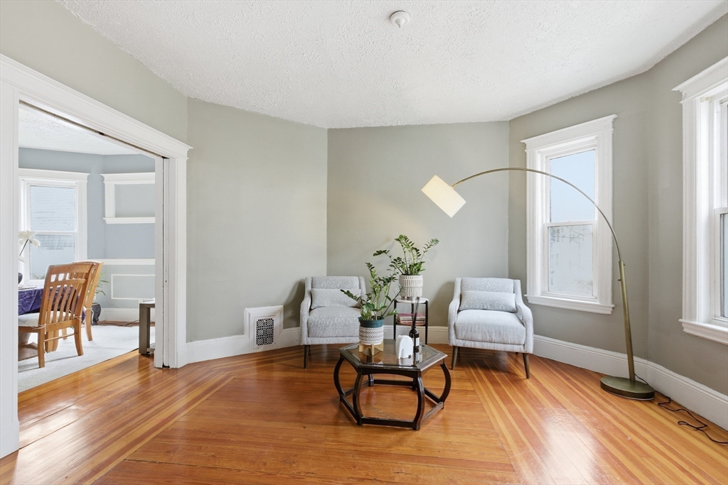 9 Edwin St