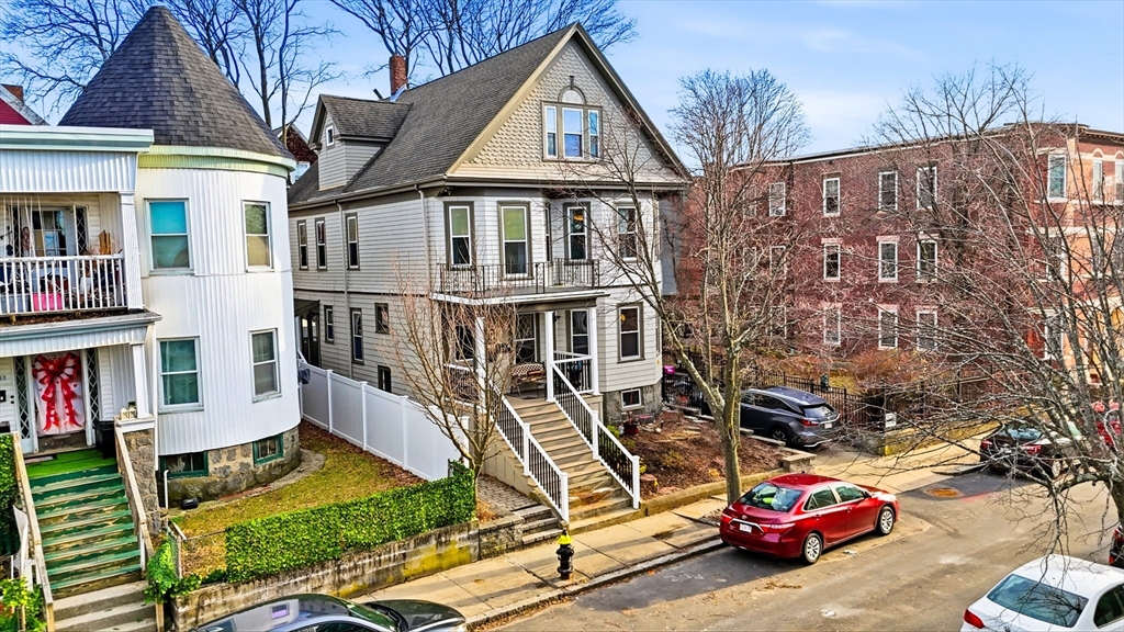 9 Edwin St