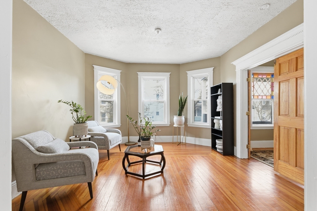 9 Edwin St