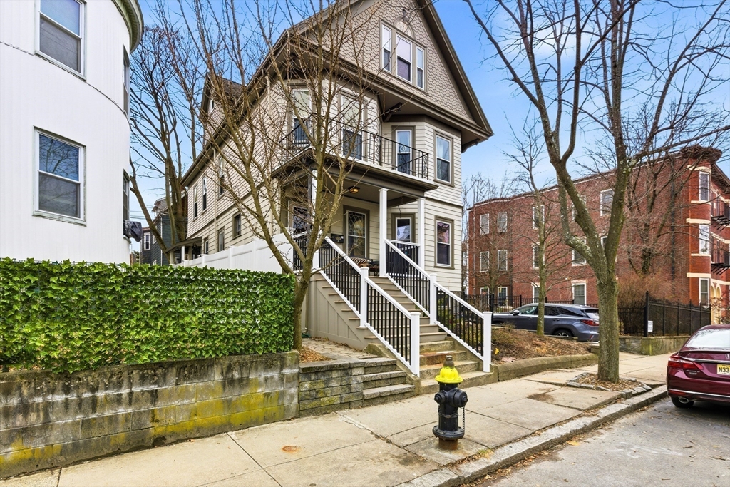 9 Edwin St