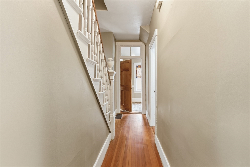9 Edwin St