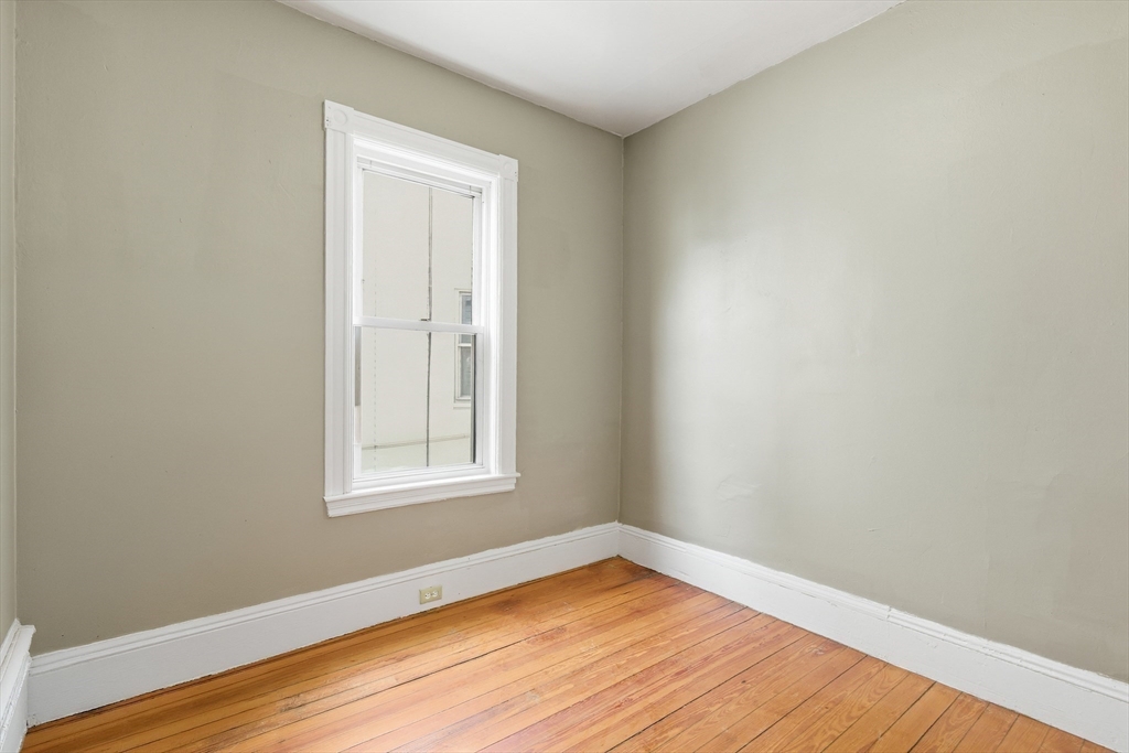 9 Edwin St