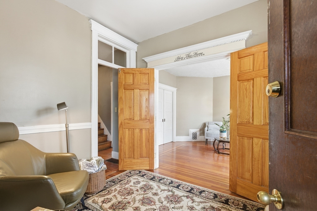 9 Edwin St